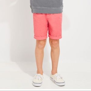 Stylish Vineyard Vines khaki shorts!